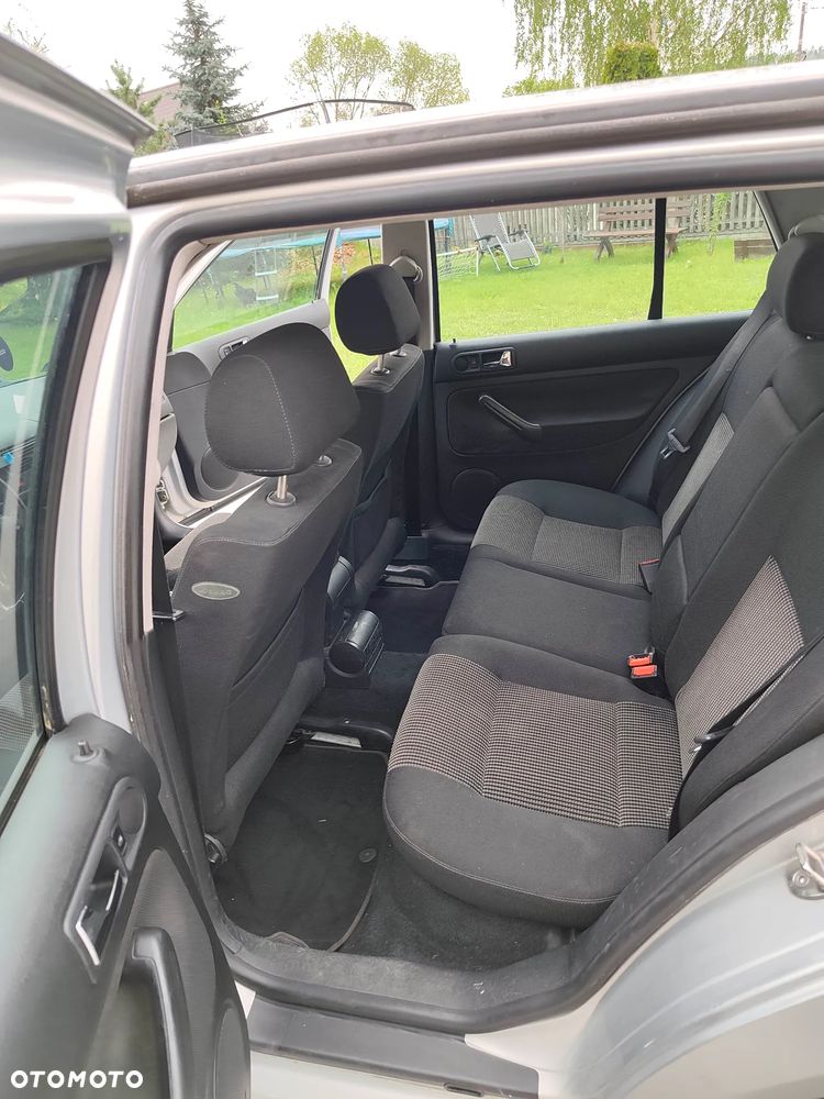 Volkswagen Golf 1.6 - 8