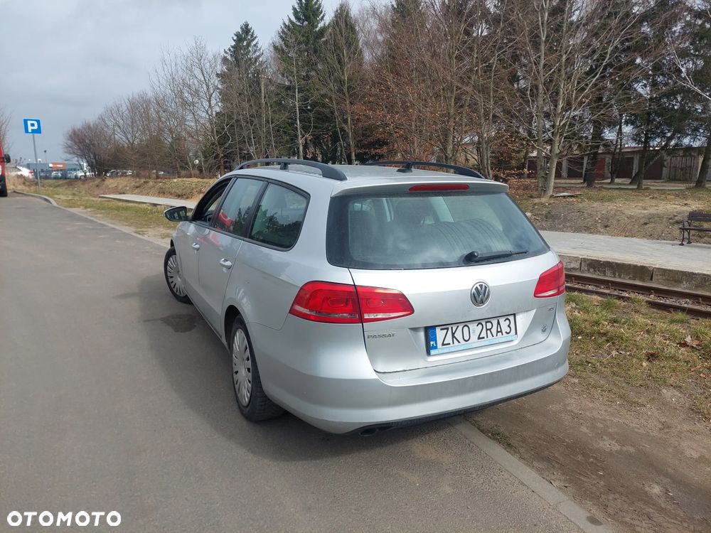 Volkswagen Passat 1.6 TDI Comfortline - 11
