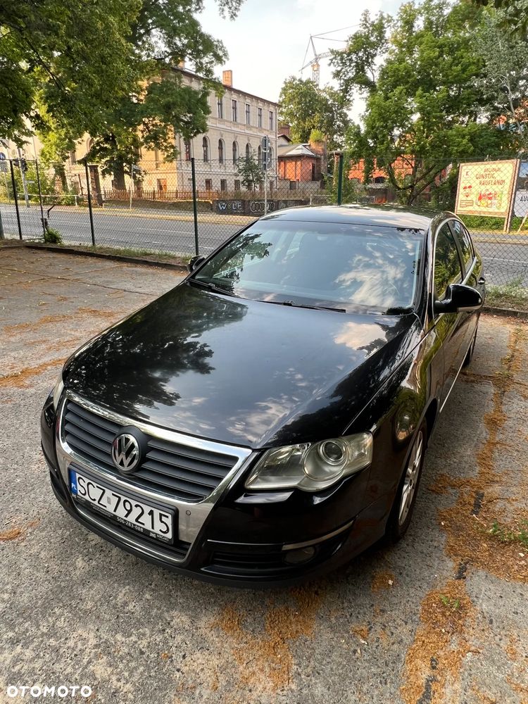Volkswagen Passat 2.0 FSI Comfortline - 2