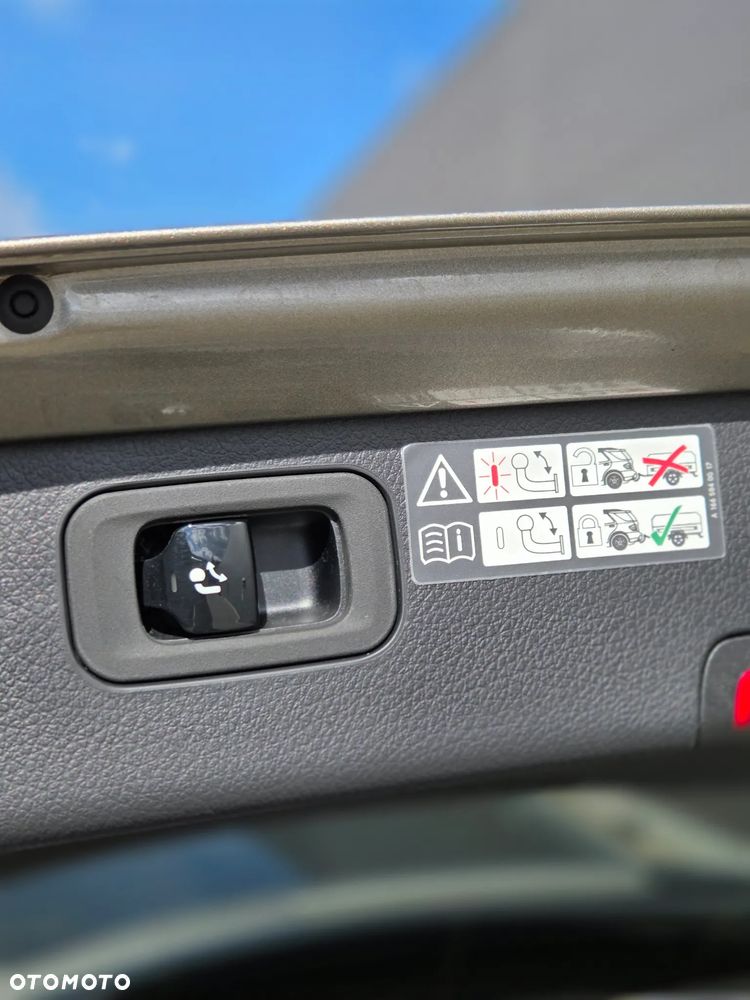 Mercedes-Benz Klasa C 220 d mHEV AMG - 26