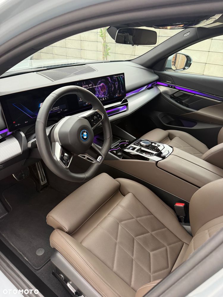 BMW i5 - 11
