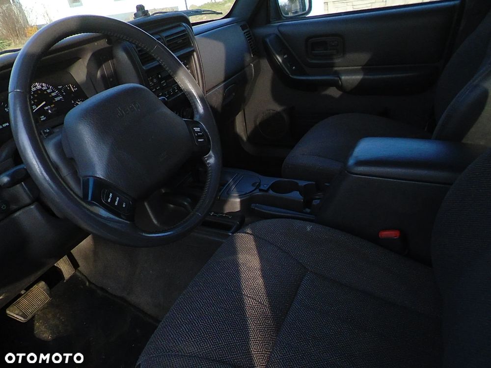 Jeep Cherokee - 10