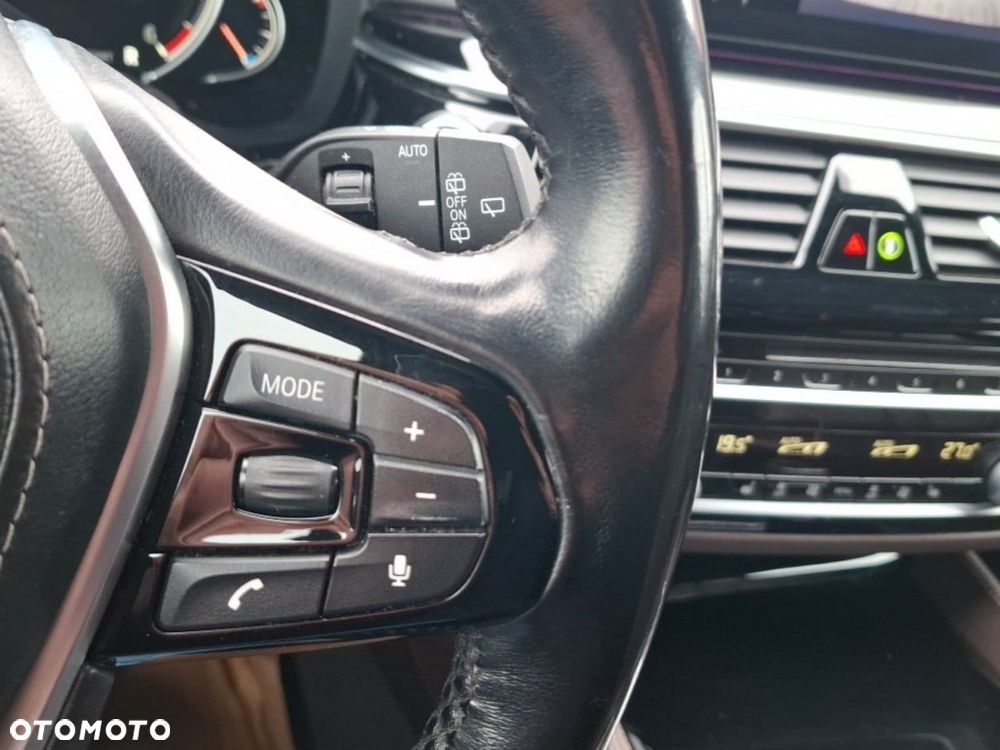 BMW Seria 5 530d Luxury Line - 32