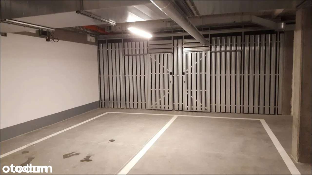 Garaż Ochota/Wola. Stańczyka/Prymasa Tysiąclecia. Blisko Dworzec Zach.