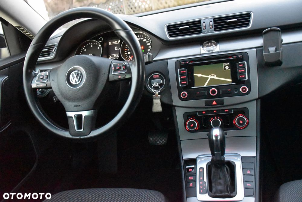 Volkswagen Passat 2.0 TDI DSG Comfortline - 25