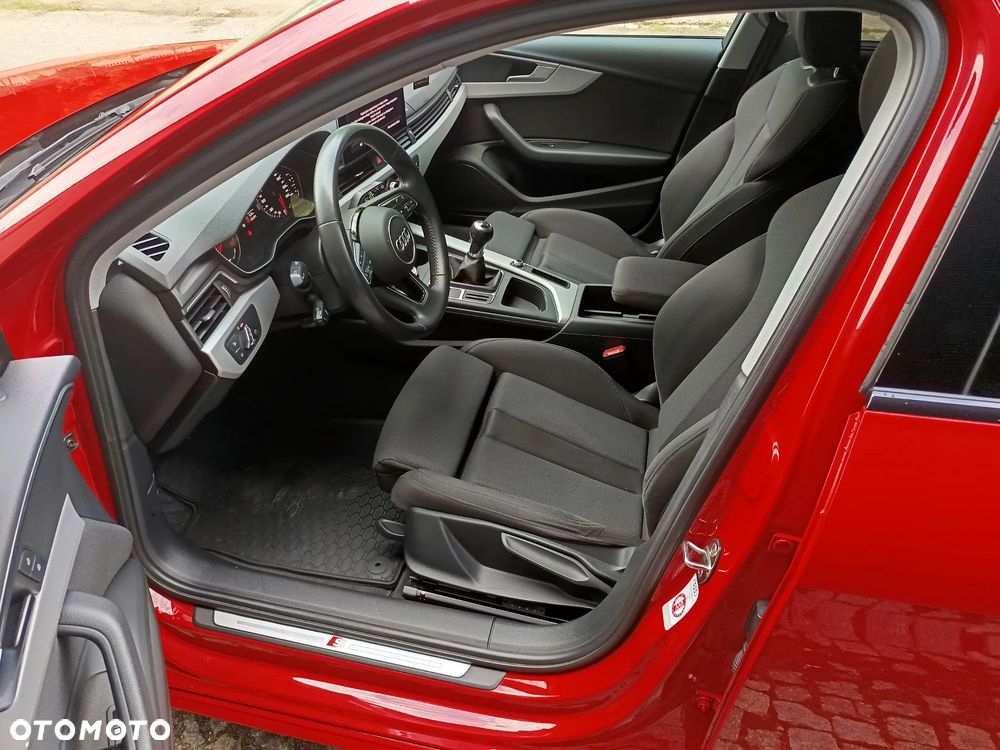 Audi A4 Avant 35 TFSI mHEV - 16