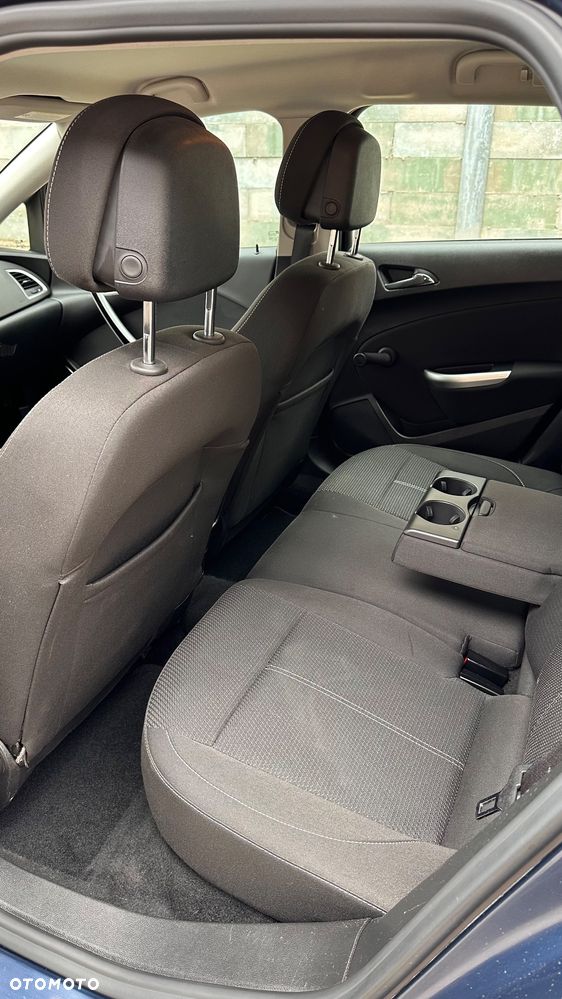 Opel Astra 1.6 Turbo Edition - 35