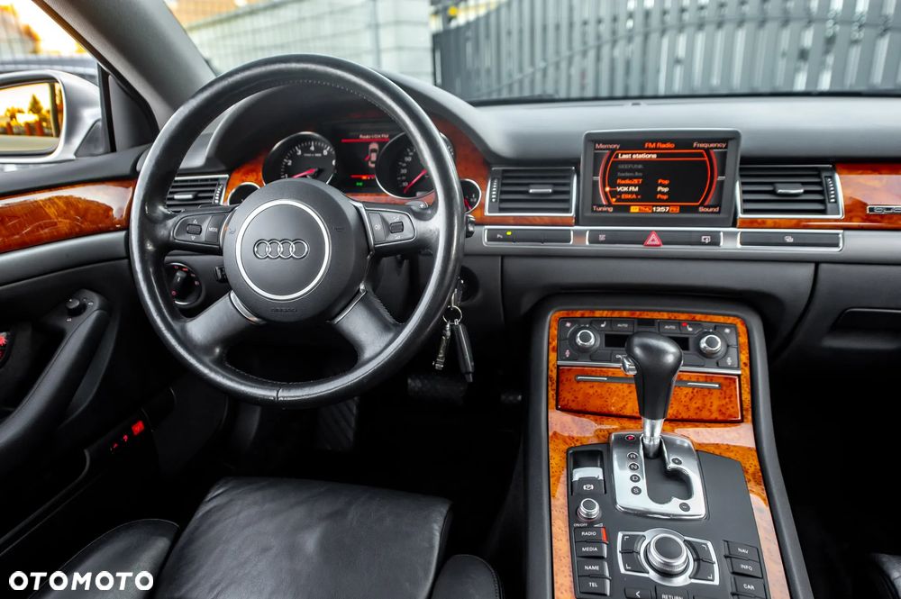 Audi A8 4.2 Quattro - 24