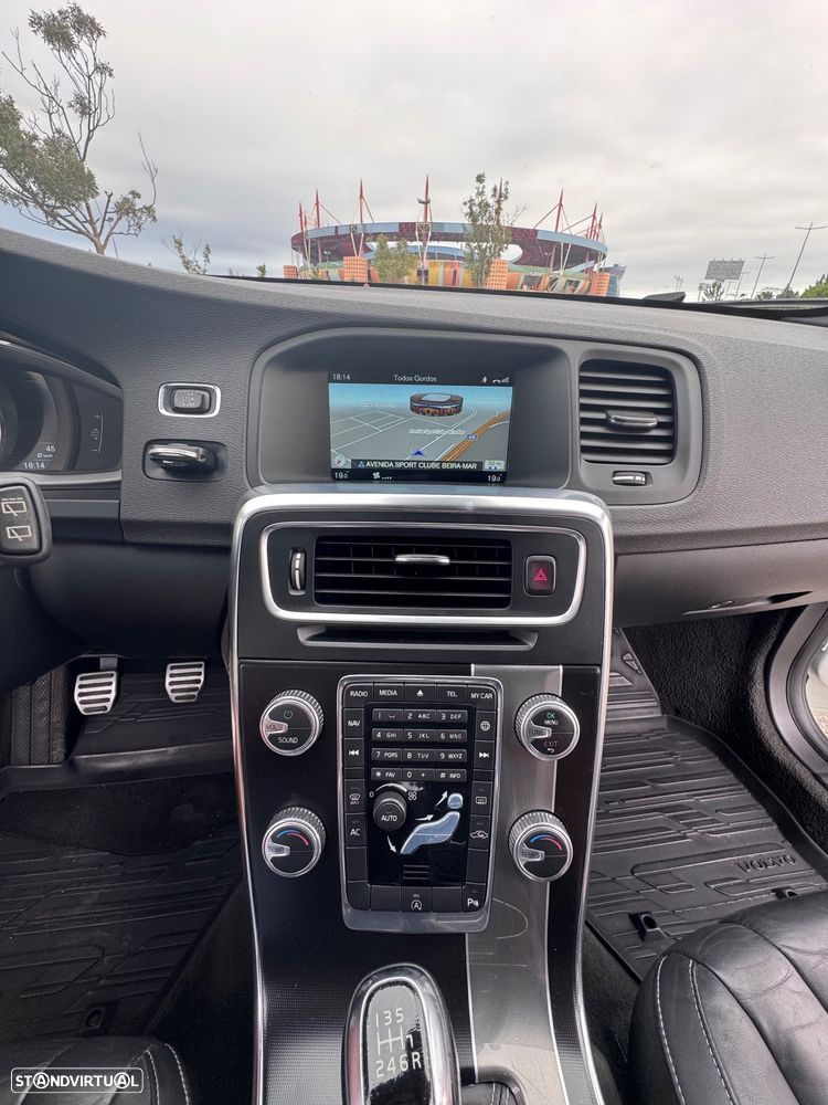 Volvo V60 2.0 D4 R-Design - 28