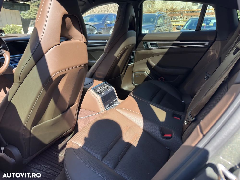 Porsche Panamera 4 Platinum Edition - 38