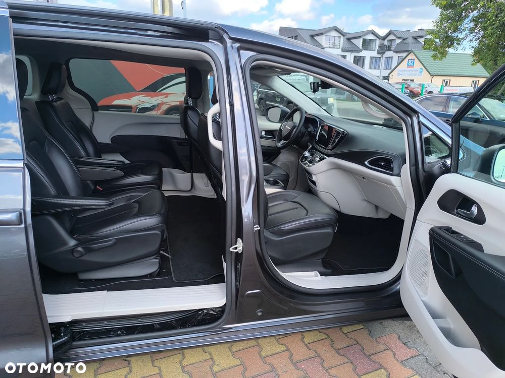 Chrysler Pacifica - 24
