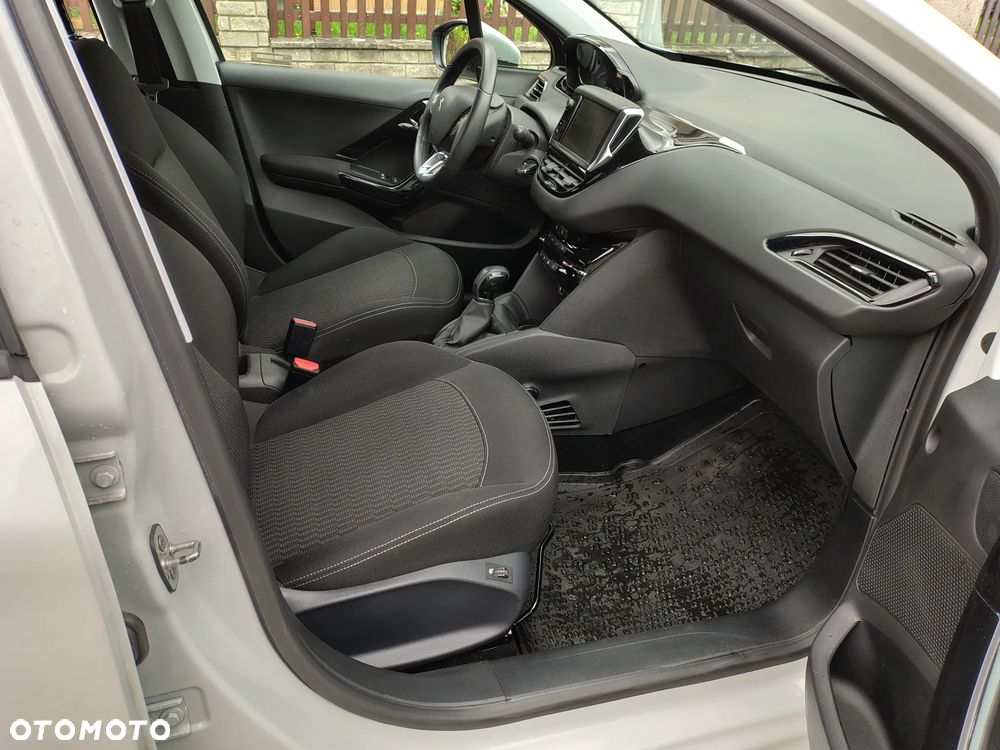 Peugeot 208 - 20