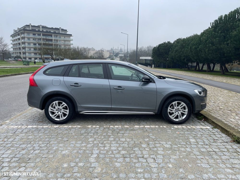 Volvo V60 Cross Country 2.0 D3 Momentum Geartronic - 13