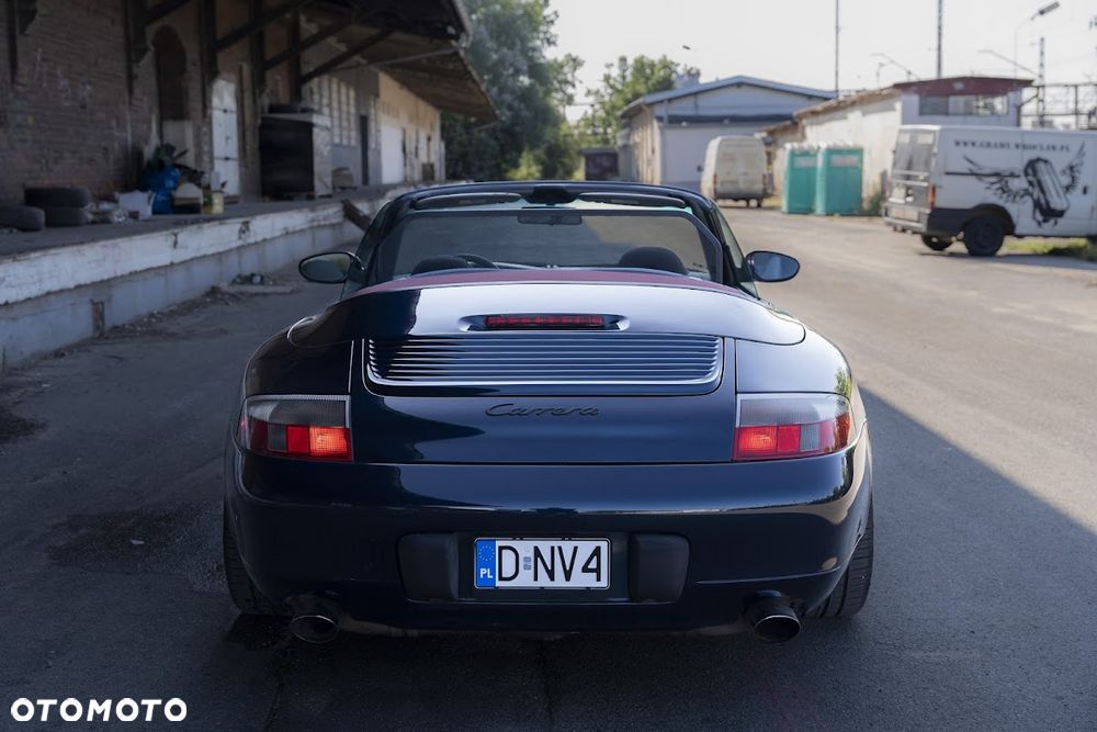 Porsche 911 Carrera - 21