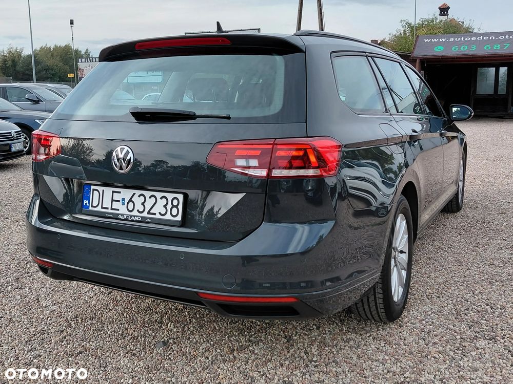 Volkswagen Passat 1.6 TDI SCR DSG Comfortline - 24
