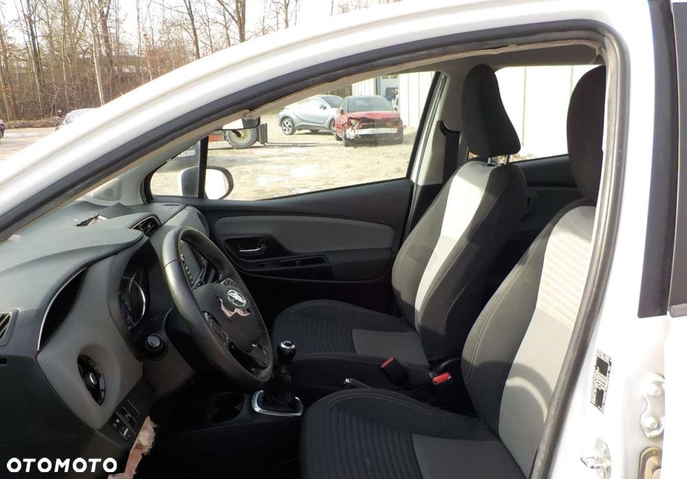 Toyota Yaris - 24
