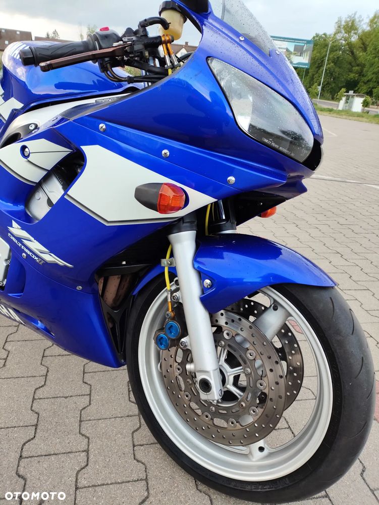 Yamaha YZF - 19