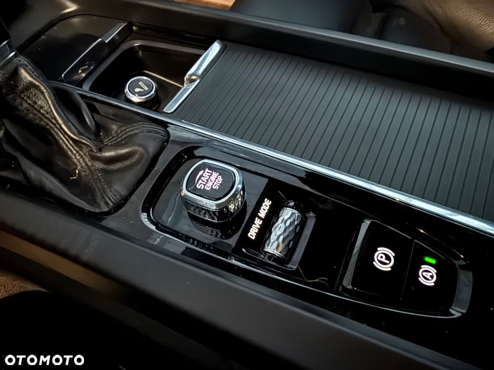 Volvo XC 60 D4 Geartronic Momentum Pro - 21