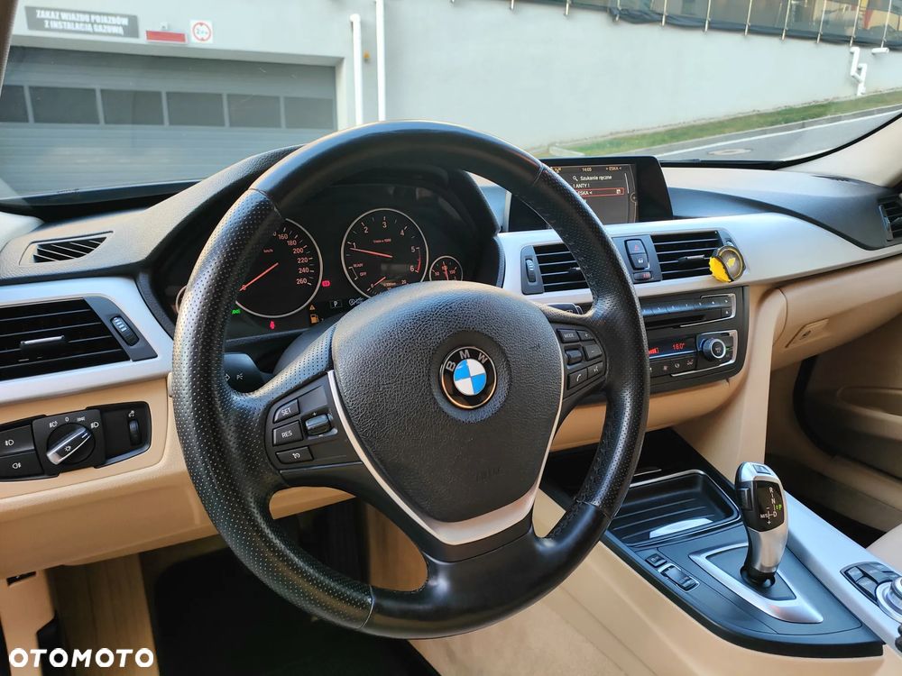 BMW Seria 3 320d Sport-Aut Sport Line - 32