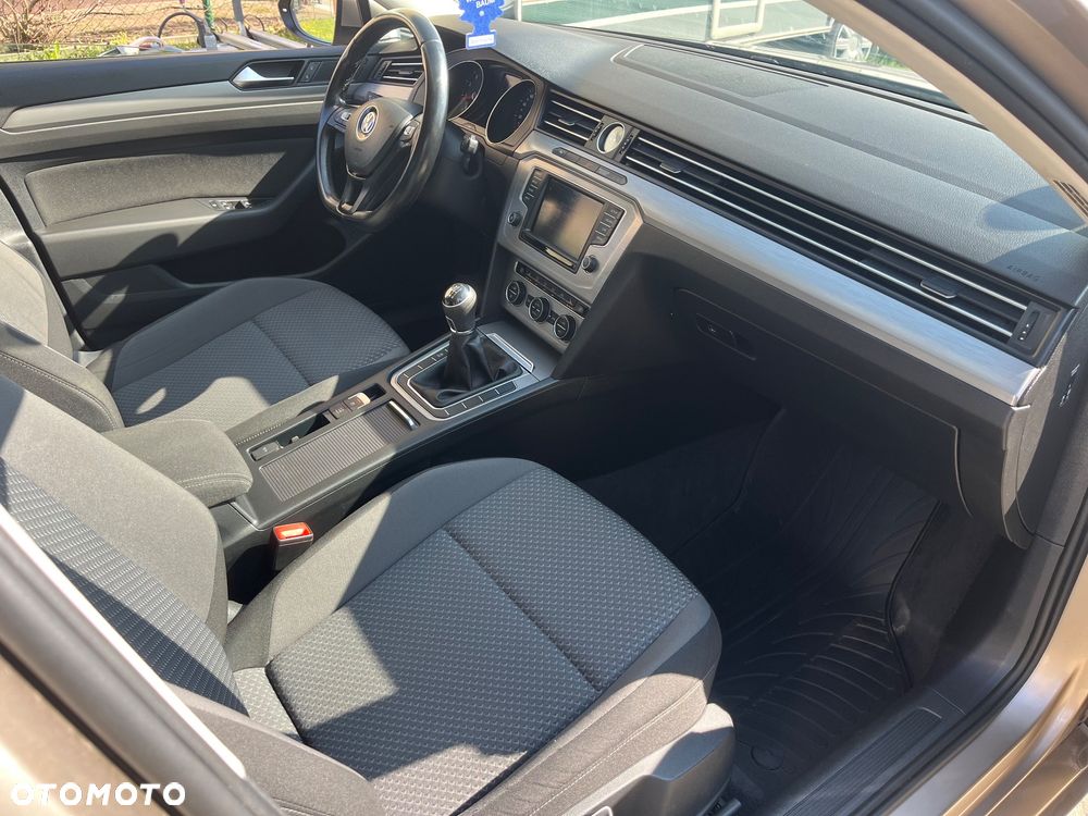 Volkswagen Passat 1.4 TSI (BlueMotion Technology) Trendline - 14
