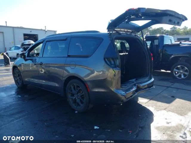 Chrysler Pacifica - 3