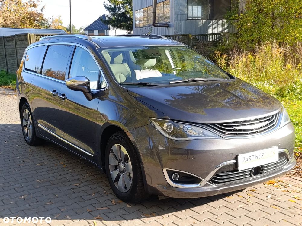 Chrysler Pacifica - 1