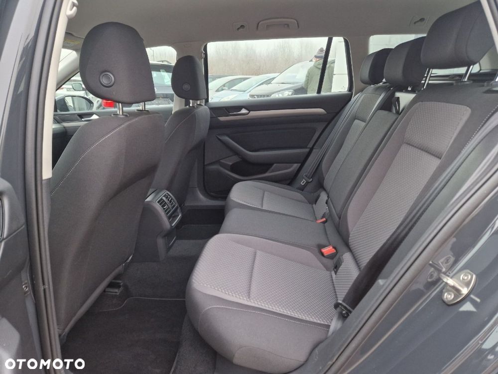 Volkswagen Passat - 8