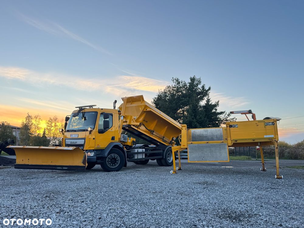 DAF LF 55 18 ton euro 6 solarka piaskarką kiper pług - 16