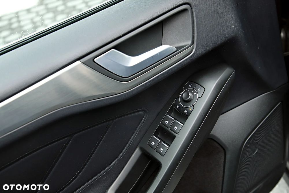 Ford Focus 1.5 EcoBlue STart-Stopp-System TITANIUM - 19