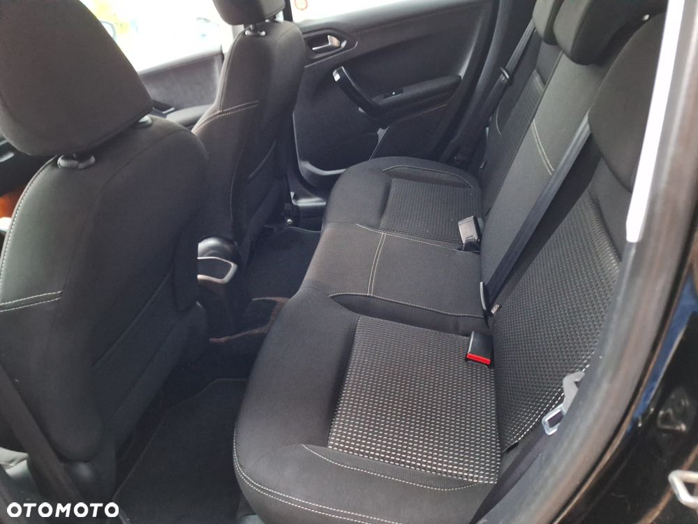 Peugeot 208 - 13