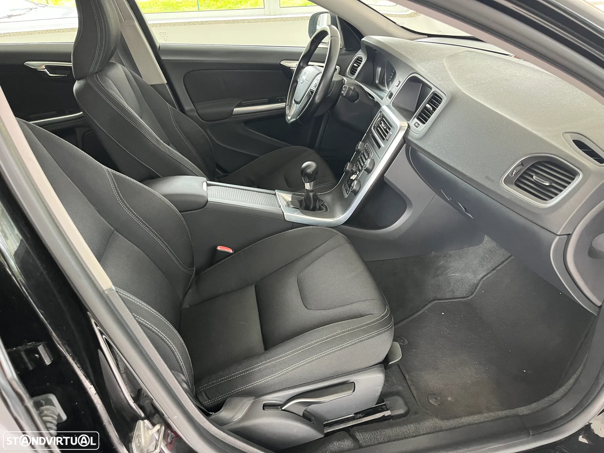 Volvo V60 1.6 D2 Drive Kinetic Start/Stop - 2