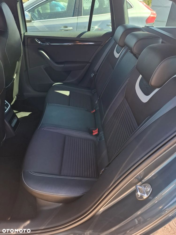 Skoda Octavia 2.0 TDI DSG RS - 26