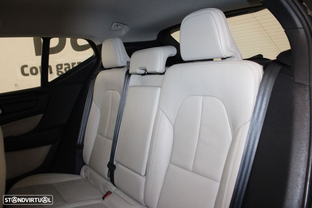 Volvo XC 40 2.0 D3 Momentum Plus Geartronic - 31