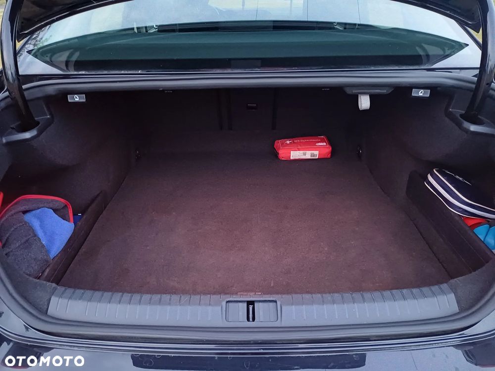 Volkswagen Passat - 17