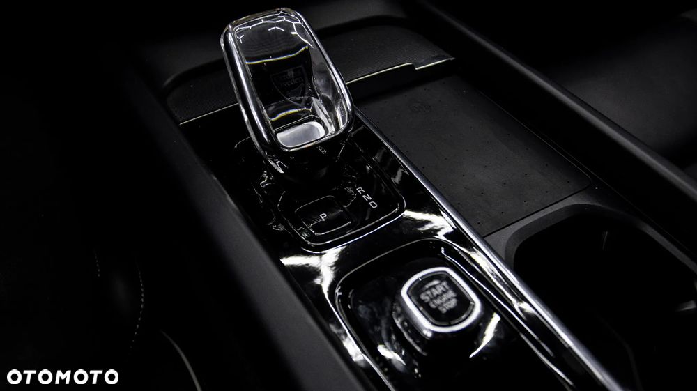 Volvo XC 60 B5 B AWD Plus Dark - 22