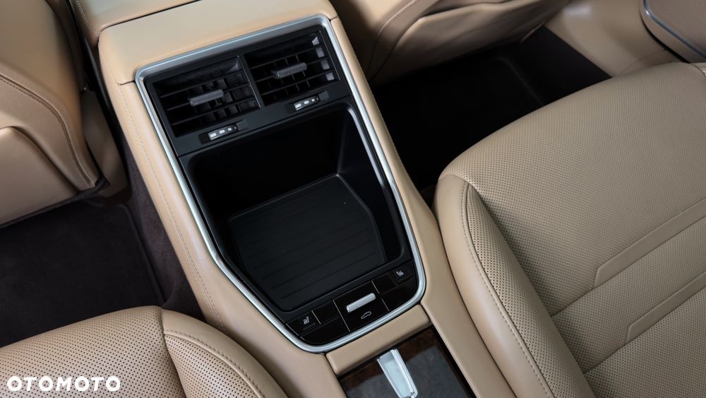 Porsche Panamera 4S - 27