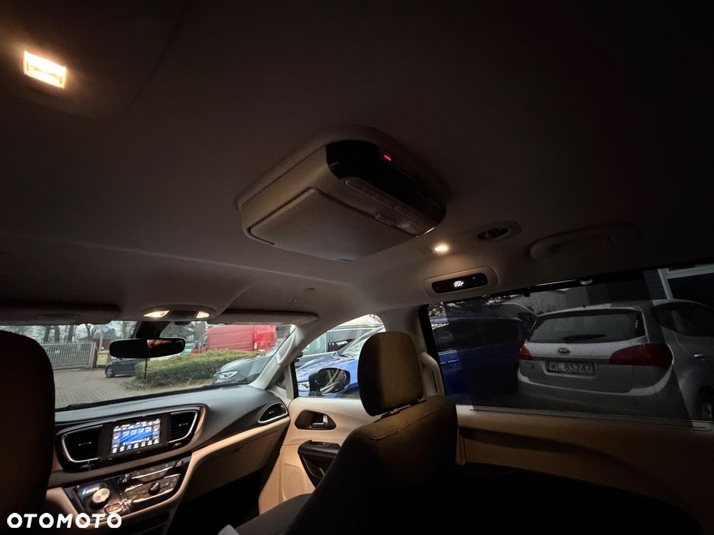 Chrysler Pacifica - 22