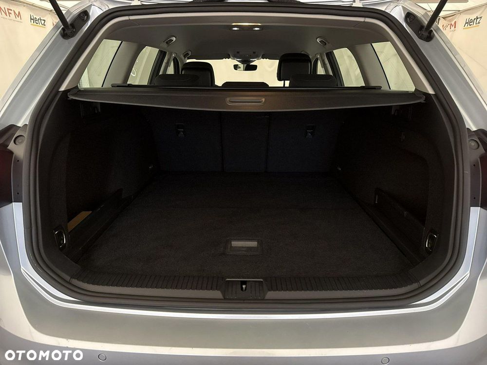 Volkswagen Passat - 20