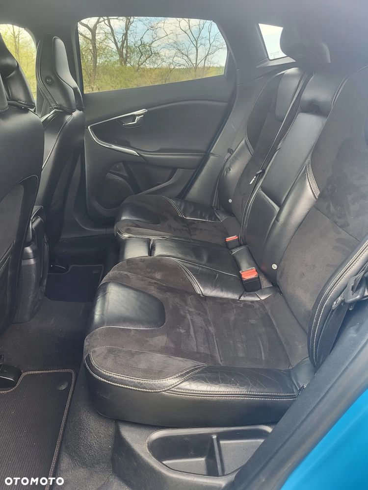 Volvo V40 D2 R-Design - 12
