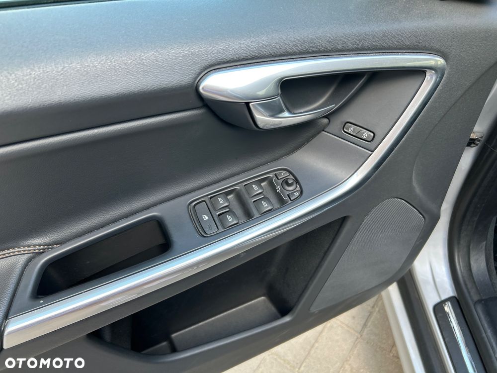 Volvo XC 60 D3 Drive-E Momentum - 29