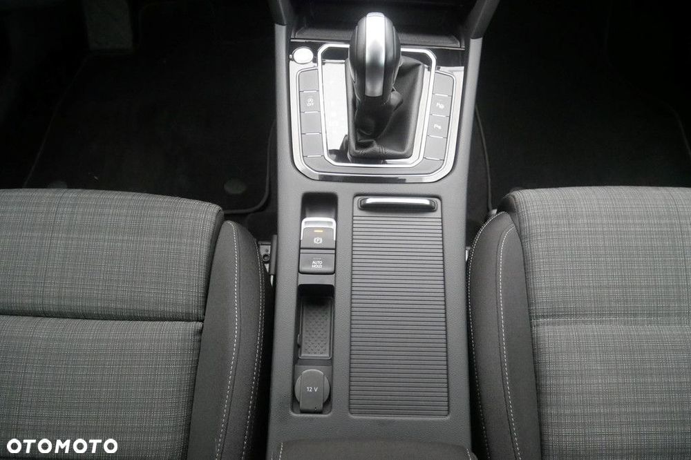 Volkswagen Passat - 11