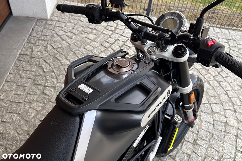 Husqvarna Svartpilen - 9