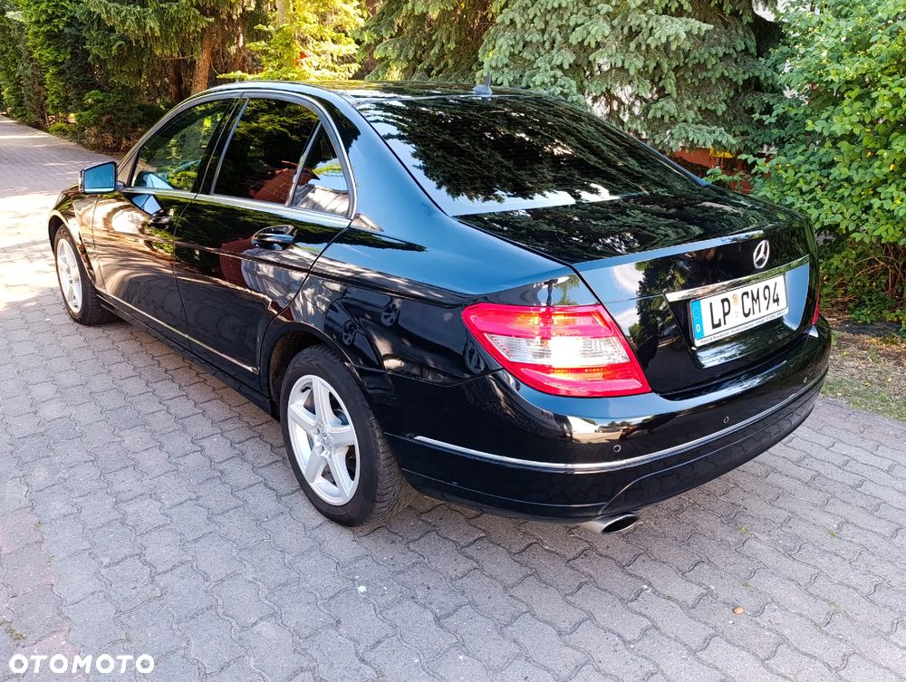 Mercedes-Benz Klasa C 180 CGI Automatik BlueEFFICIENCY Avantgarde - 23