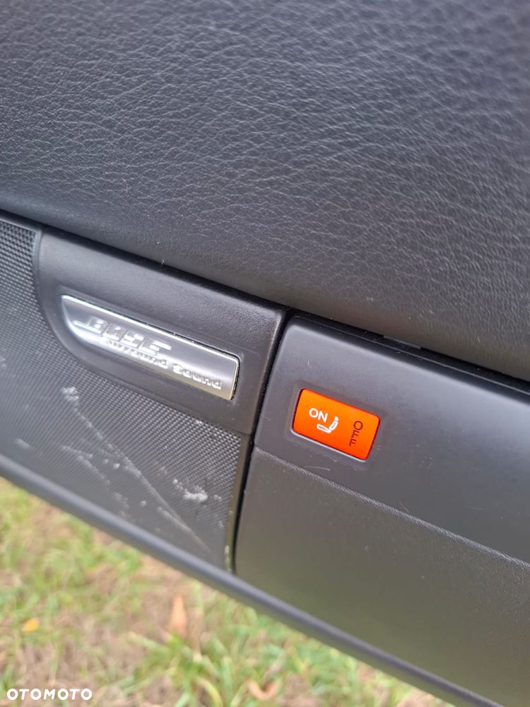 Audi A8 4.2 L Quattro - 26