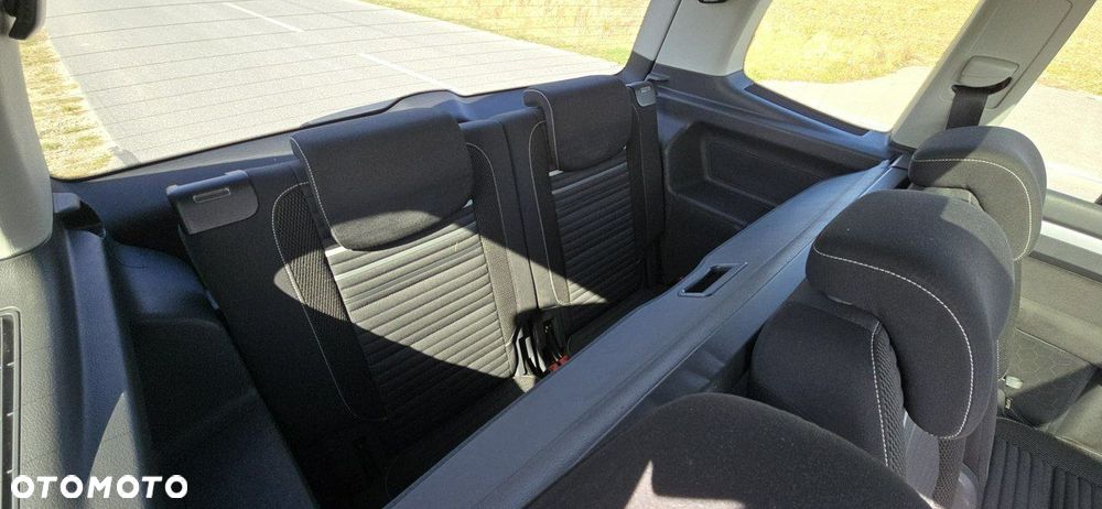 Volkswagen Touran - 16