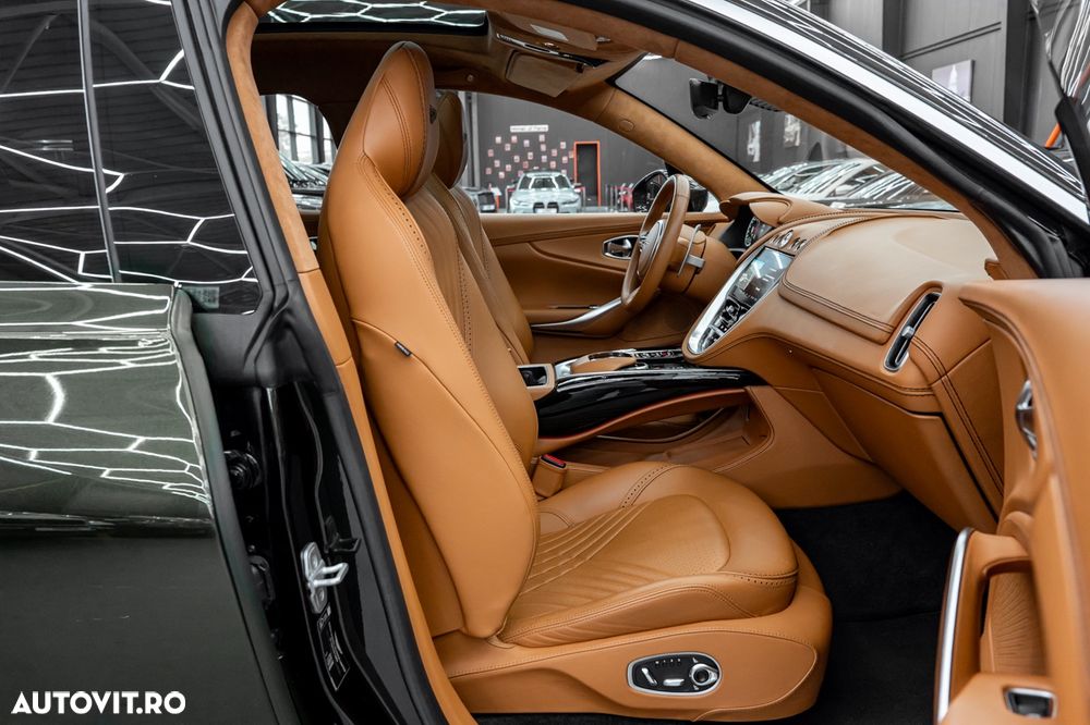 Aston Martin DBX - 13