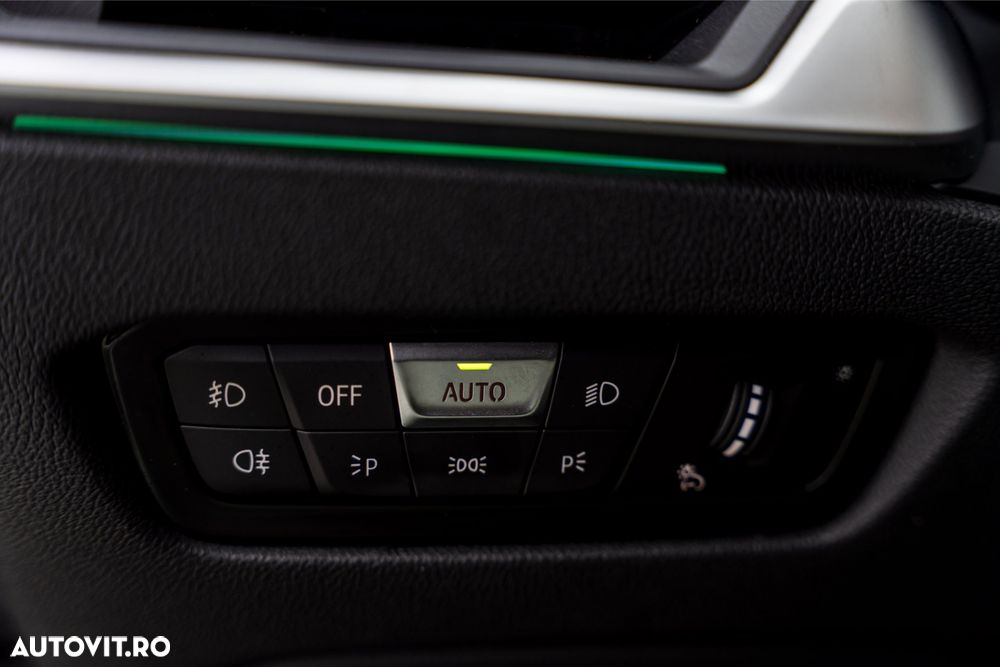 BMW Seria 3 330e Aut. M Sport - 39