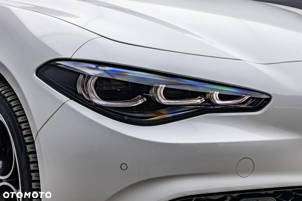 Alfa Romeo Giulia 2.0 Turbo 16V AT8-Q4 Veloce - 30
