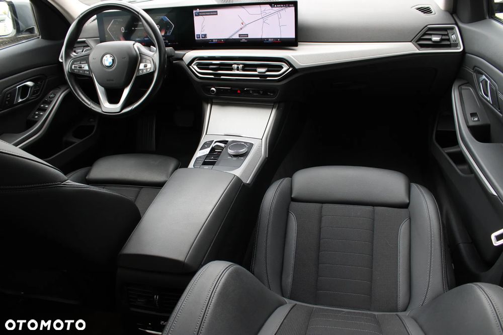 BMW Seria 3 320d xDrive mHEV - 17