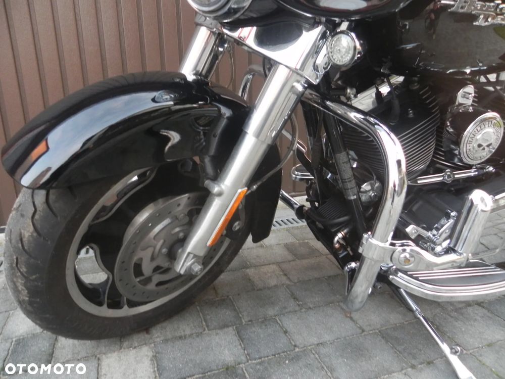 Harley-Davidson Touring Street Glide - 12